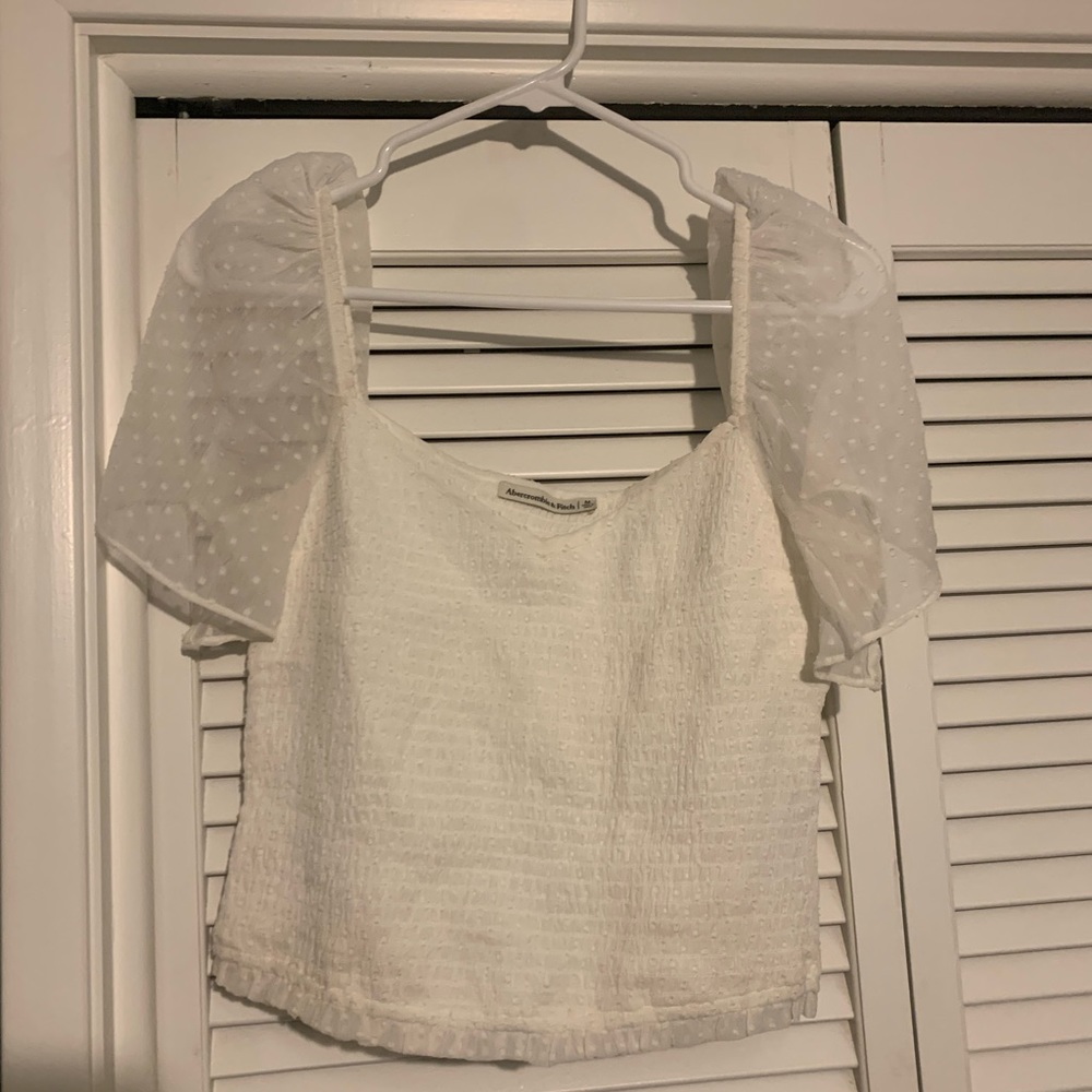 Cute abercrombie and fitch white top